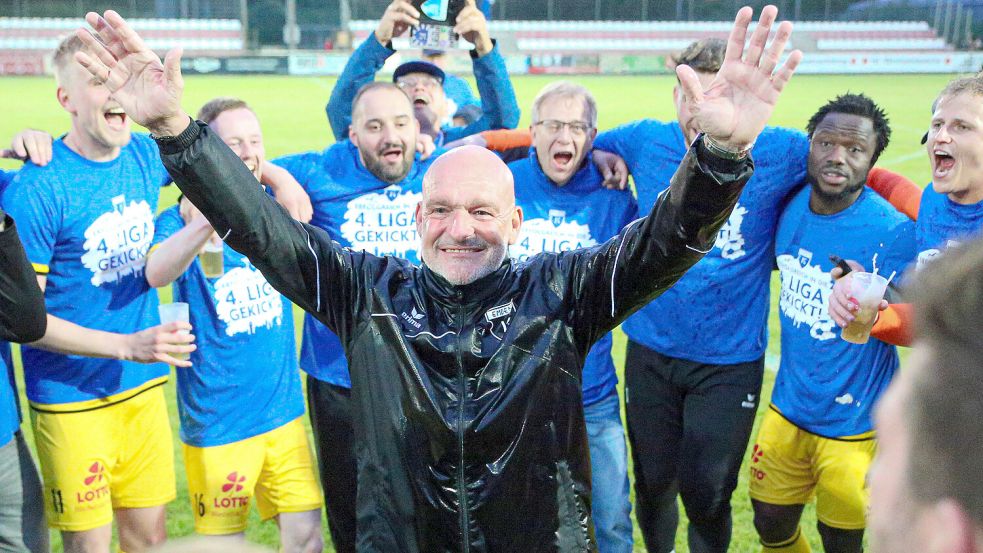 2022 feierte Stefan Emmerling mit dem Kickers-Aufstieg in die Regionalliga einen seiner größten Trainer-Erfolge. Foto: Doden