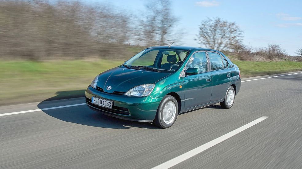 Hässliches Entlein und Elektro-Pionier: Ob man das Design des Toyota Prius nun mag, bleibt Geschmacksache. Seine Vorreiterrolle in Sachen Elektromobilität ist aber unbestritten. (Archivbild) Foto: Toyota