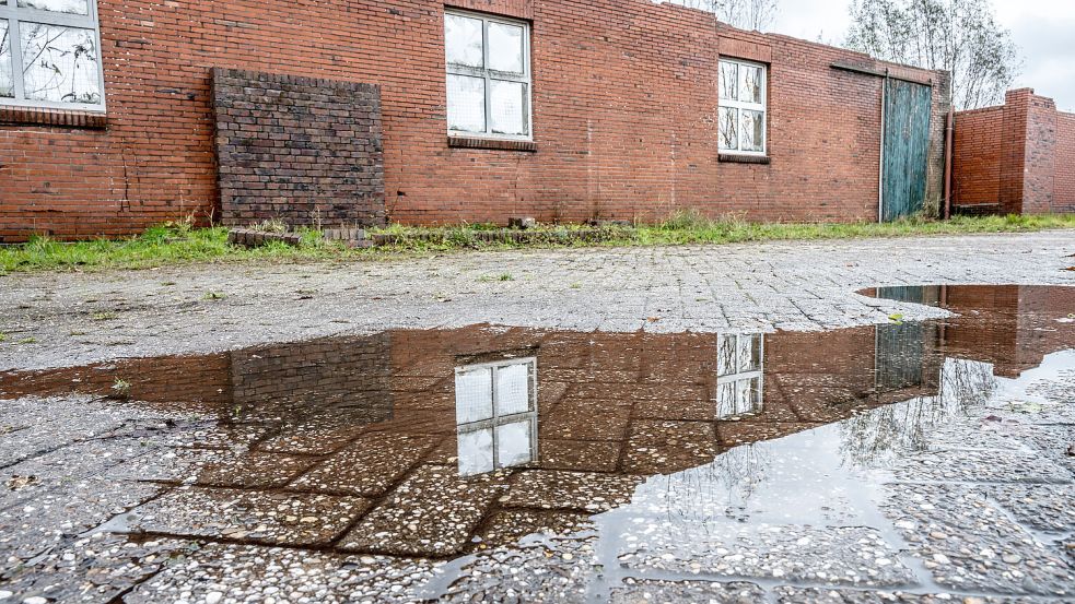 Auch wenn der Rat sich Zeit lässt, bleiben die Tage der ehemaligen Ziegelei Reins in Jemgum gezählt. Foto: Archiv/Klaus Ortgies