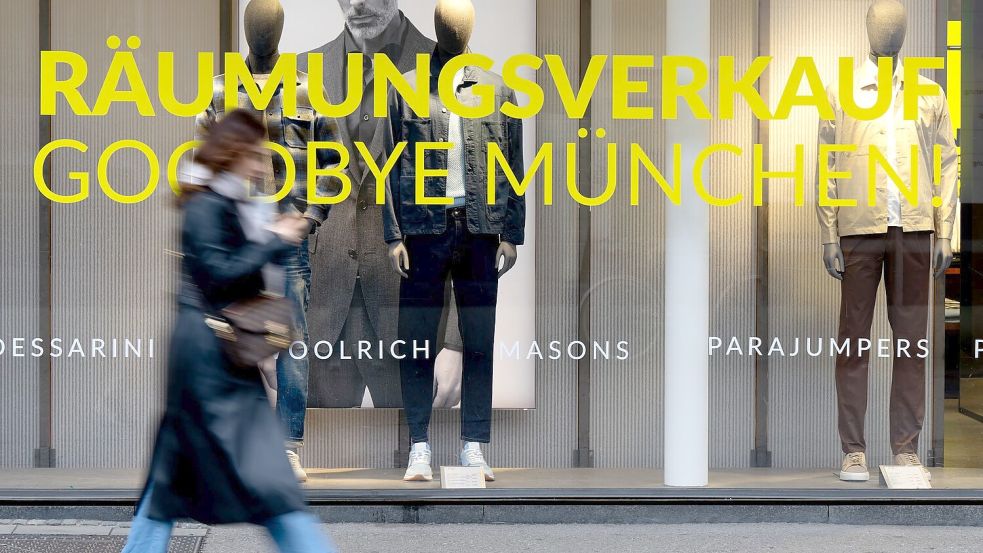 Ob Räumungsverkauf oder Rabattaktionen: Viele Händler umwerben die Kunden mit reduzierten Preisen. Foto: Sven Hoppe