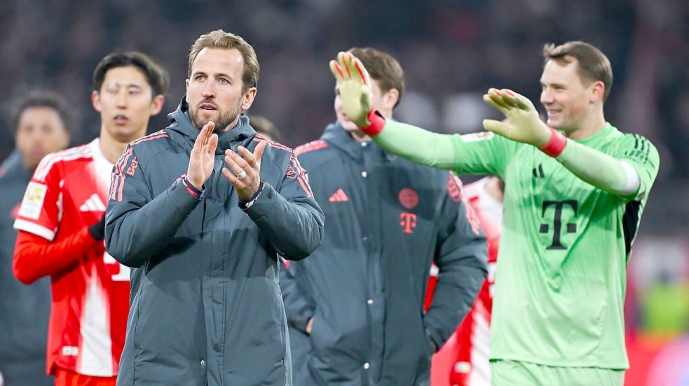 Verlängern sie beim FC Bayern? Harry Kane (l) und Manuel Neuer (r). (Archivbild) Foto: Sven Hoppe