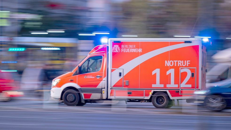 Meningokokken sind Bakterien, die durch Tröpfchen etwa beim Husten oder Niesen auf andere Menschen übertragen werden. Foto: dpa/Monika Skolimowska