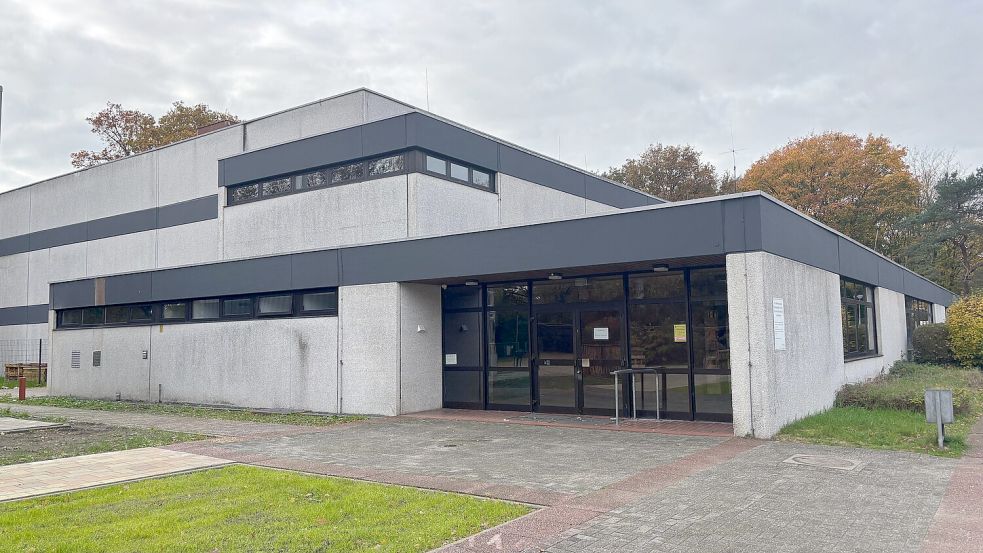 Die Sporthalle an der Oberschule Uplengen wird noch für einige Monate gesperrt bleiben. Foto: Lars Löschen/Archiv