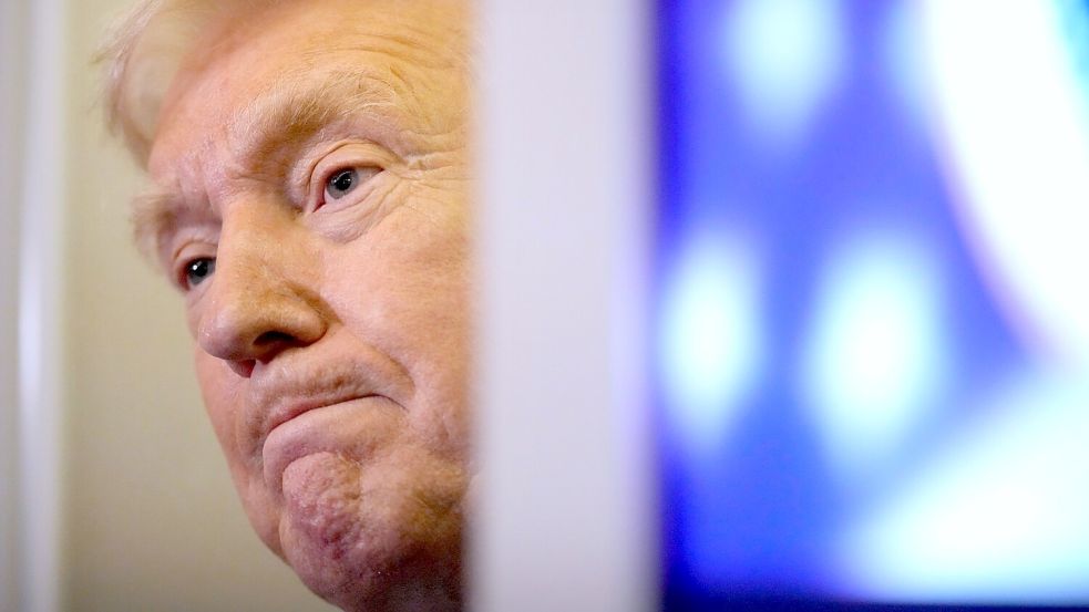 Was wusste US-Präsident Trump tatsächlich über Epstein? (Archivfoto) Foto: Mark Schiefelbein/AP/dpa