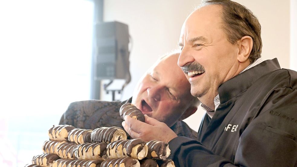 Star-Koch Johann Lafer präsentierte eine neue Schaumrollen-Kreation. Foto: Barbara Gindl