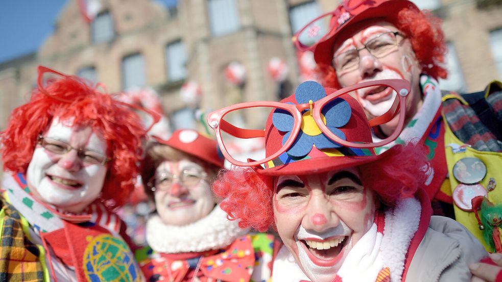 Viele Menschen, die dem Karneval entkommen wollen, reisen in den Norden. Foto: Federico Gambarini/dpa