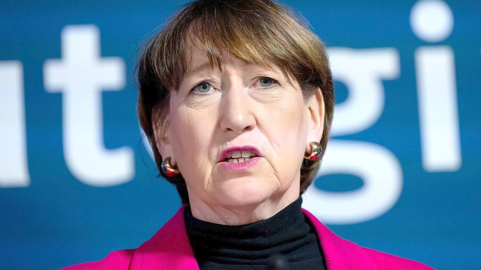 VDA-Chefin Hildegard Müller warnt vor weiteren Stellenverlagerungen der Autoindustrie ins Ausland. (Archivbild) Foto: Sven Hoppe