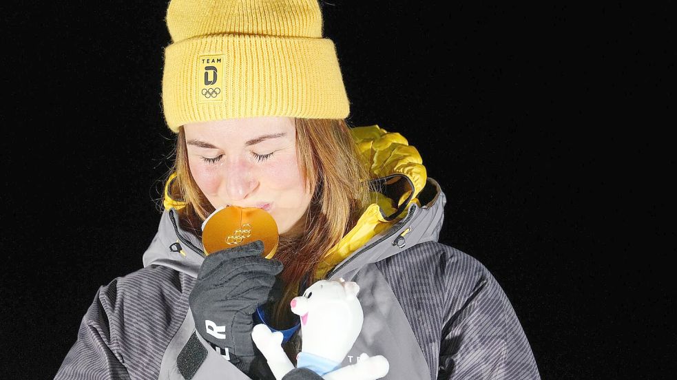 Bei der Siegerehrung war Julia Taubitz sehr ergriffen. Foto: Michael Kappeler