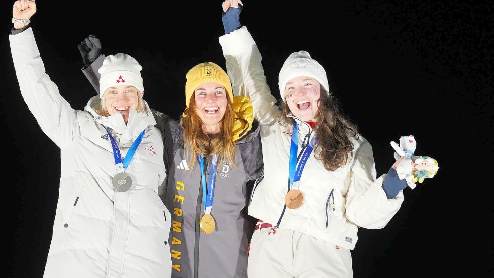 Rodel-Silber hinter Taubitz ging an Elina Bota aus Lettland (l), Bronze an Ashley Farquharson aus den USA. Foto: Michael Kappeler