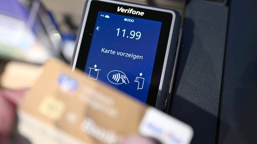 Vor allem das kontaktlose Bezahlen ist beliebt. (Symbolbild) Foto: Bernd Weißbrod