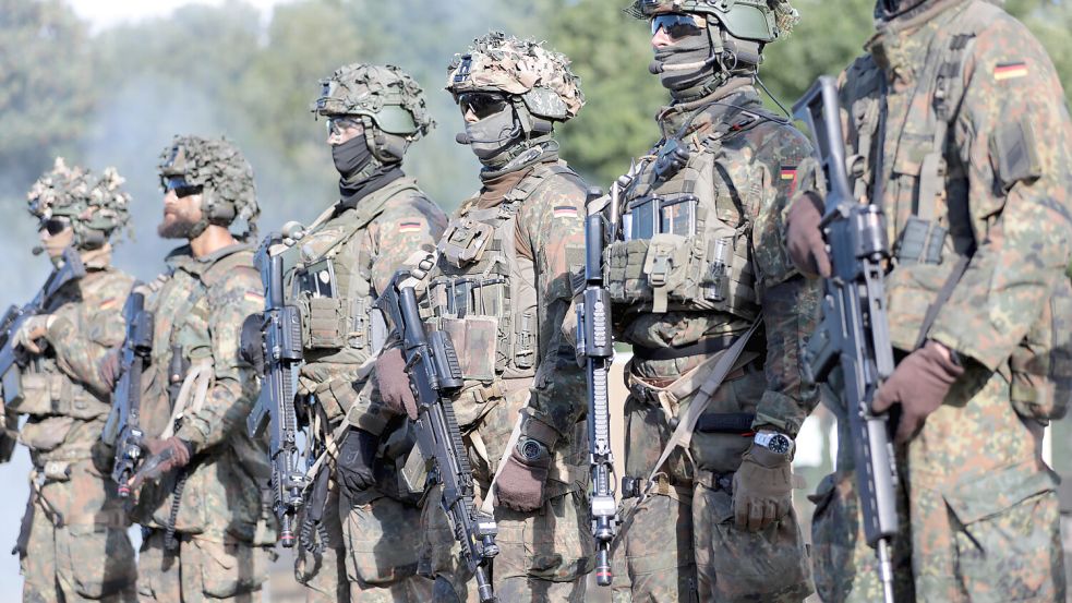 Einigen Soldaten des Fallschirmjägerregiments 26 wird unter anderem rechtsextremes und frauenverachtendes Verhalten vorgeworfen. Foto: Imago/Björn Trotzki