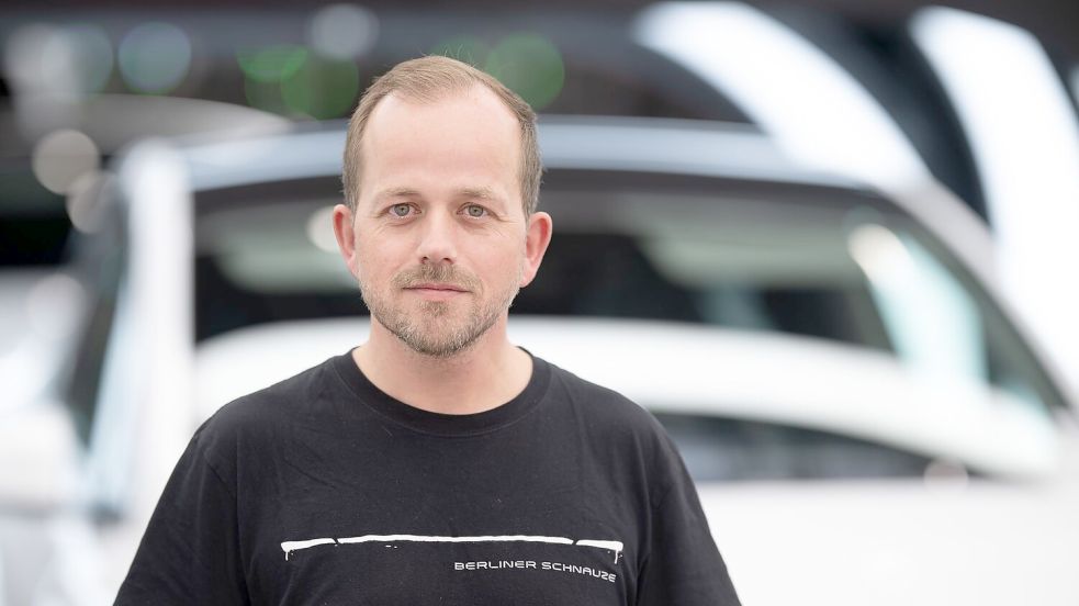 Tesla-Werksleiter André Thierig hat bei einer Betriebsratssitzung die Polizei verständigt (Archivbild). Foto: Sebastian Gollnow