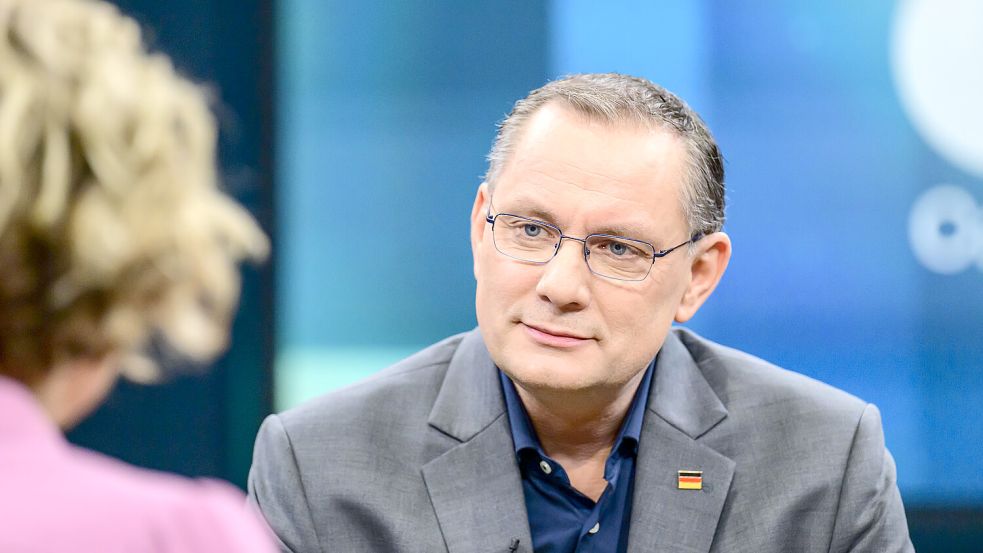 Sollte vorgeführt werden: der AfD-Bundesvorsitzende Tino Chrupalla am Sonntag bei Caren Miosga. Foto: HMB Media/Uwe Koch