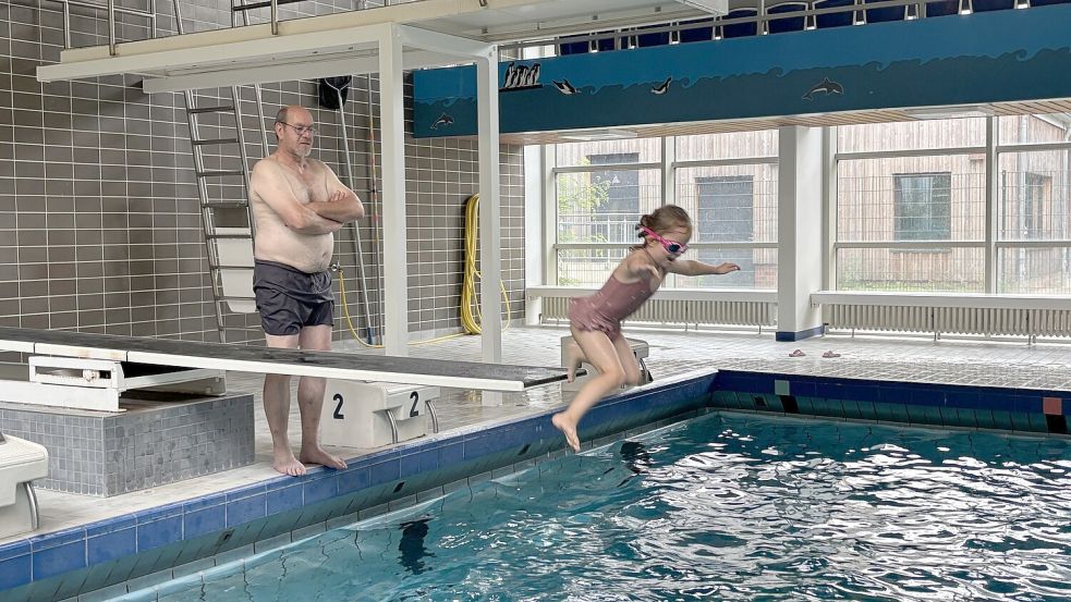 Im Frisia-Bad Norden haben Generationen von Kindern das Schwimmen gelernt. Foto: Rebecca Kresse