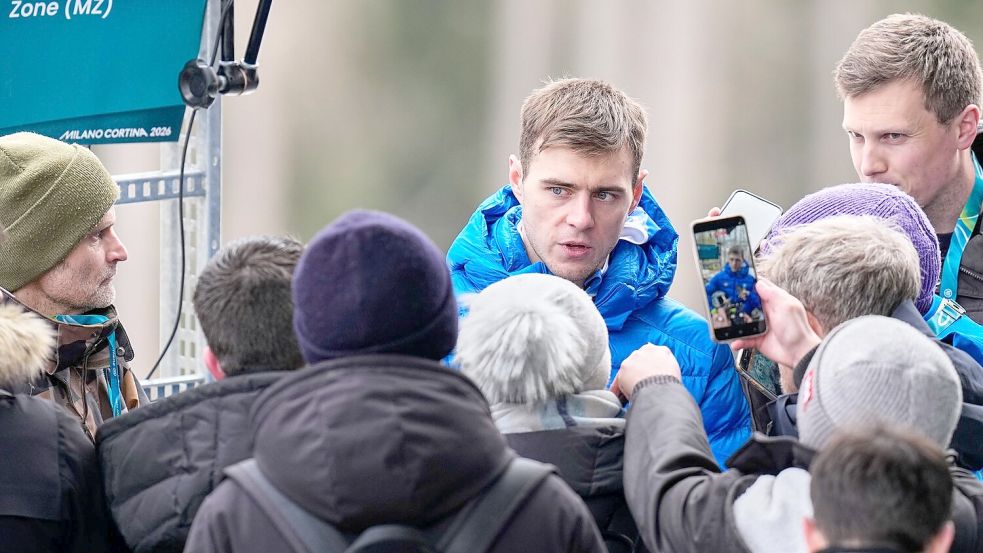 Wladyslaw Heraskewytsch sprach nach dem Training mit Journalisten. Foto: Alessandra Tarantino/AP/dpa