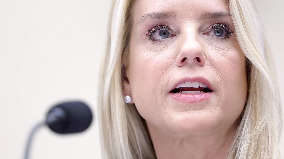 US-Justizministerin Pam Bondi muss sich kritischen Fragen vor einem Ausschuss stellen. Foto: Tom Brenner/AP/dpa