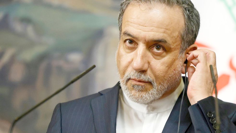 Irans Außenminister Araghatschi gibt eine harte Linie vor. (Archivbild) Foto: Tatyana Makeyeva/Pool AFP/dpa