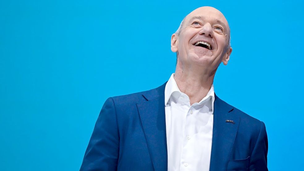 Siemens-Chef Roland Busch hat Grund zur Freude: Geschäftszahlen und Aktienkurs entwickeln sich gut. Foto: Sven Hoppe