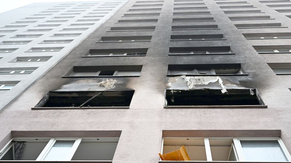 Der Qualm zog auch weit die Fassade hoch. Foto: Markus Lenhardt