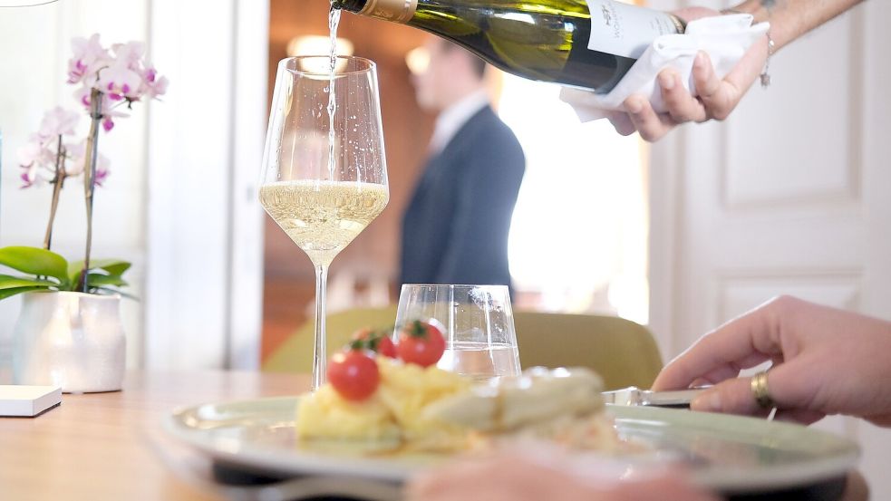 Die Unternehmen im Gastgewerbe konnten ihre Umsätze zuletzt meist nur noch wegen der gestiegenen Preise steigern. Preisbereinigt verzeichneten sie hingegen einen Rückgang der Erlöse. Foto: Bernd Weißbrod