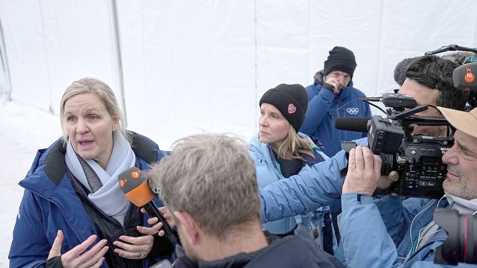 IOC-Präsidentin Kirsty Coventry hält die Regeln für Meinungsäußerungen für richtig. Foto: Fatima Shbair/AP/dpa