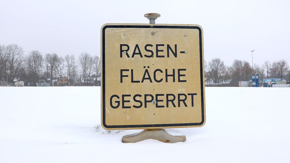 Der Winter macht den Fußballern einen Strich durch die Rechnung. Symbolbild: Imago