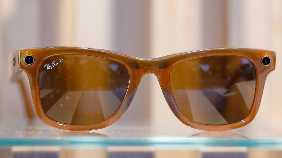 Die Meta-Brillen sind mit Kamera, Mikrofon und Lautsprechern ausgestattet. (Archivbild) Foto: Godofredo A. Vásquez/AP/dpa