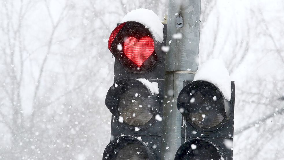Augen auf beim Herzgebrauch - auch an der Ampel. (Archivbild) Foto: Bodo Schackow