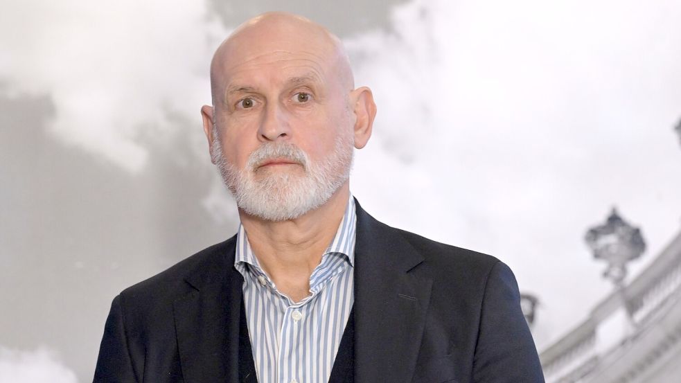 Volker Geyer vom dbb Beamtenbund setzt eine Spitze gegen Bayern. Foto: Michael Bahlo