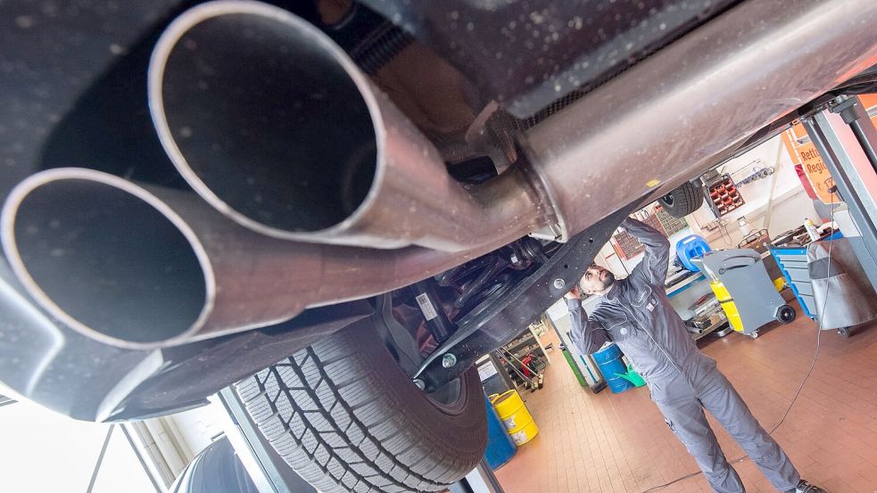 Autoreparaturen sind in den vergangenen Jahren sehr viel teurer geworden, und in der Folge auch die Kfz-Versicherung. (Symbolbild) Foto: Julian Stratenschulte