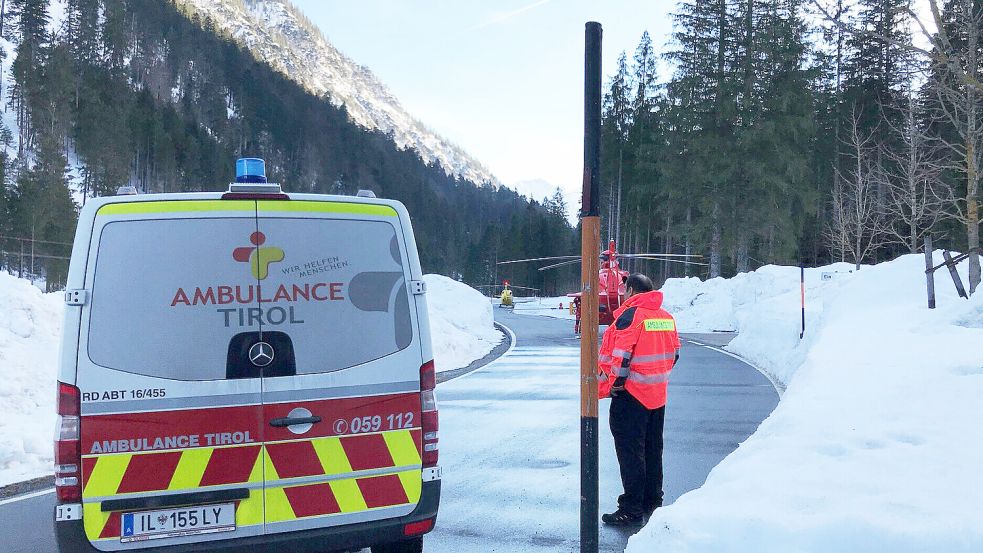 In Österreich ist ein deutsches Mädchen beim Rodeln gegen einen Baum geprallt und anschließend verstorben. Foto: picture alliance/dpa/Zeitungsfoto.At