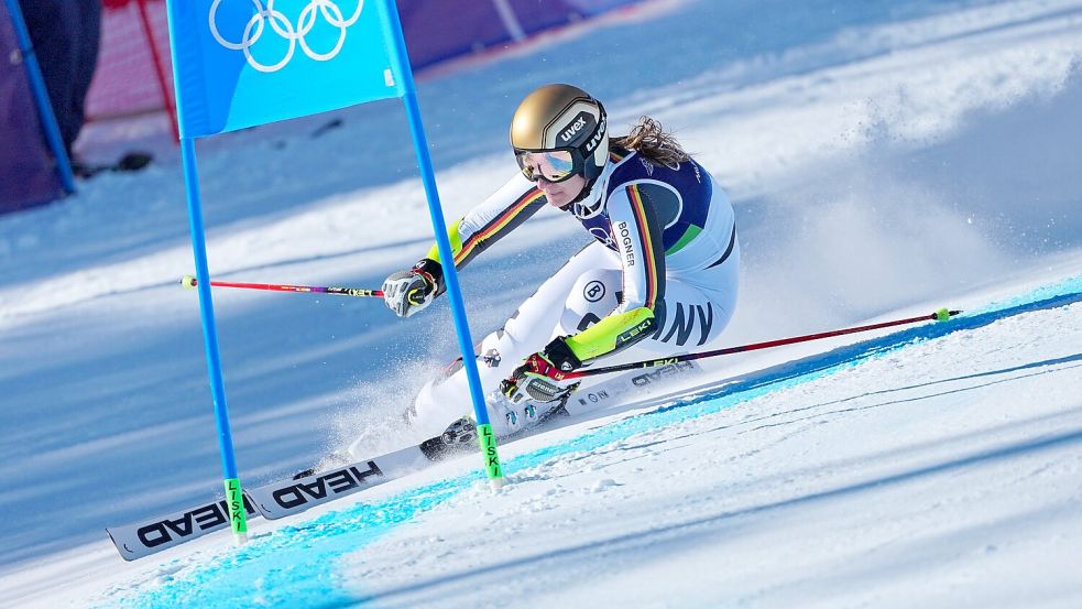 Lena Dürr überrascht als Zweite des ersten Laufs beim Olympia-Riesenslalom. Foto: Hendrik Schmidt