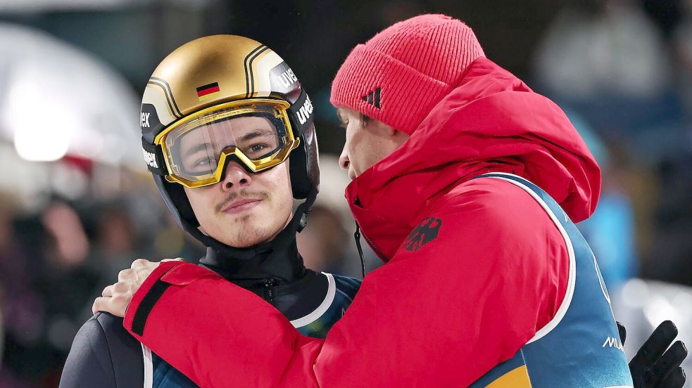 Einzel-Olympiasieger Philipp Raimund (l) und Andreas Wellinger (r) gehören zum deutschen Super-Team-Aufgebot. Foto: Daniel Karmann