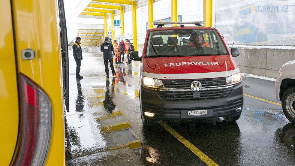 Eine verletzte Person musste zur Behandlung ins Krankenhaus. Foto: Peter Schneider