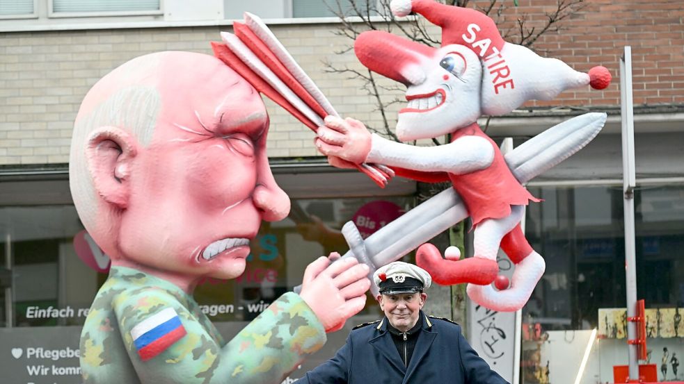 Der Düsseldorfer Karnevalswagenbauer Jacques Tilly lässt sich nicht dadurch einschüchtern, dass er in Russland angeklagt worden ist. Foto: Federico Gambarini