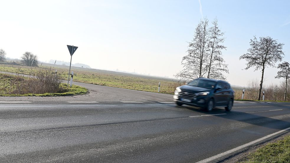 Die Straße zwischen der Exxon-Mobil-Bohrstelle und der Kreisstraße 233 wird seit der Brückensperrung besonders vom landwirtschaftlichen Verkehr als Alternative genutzt.
