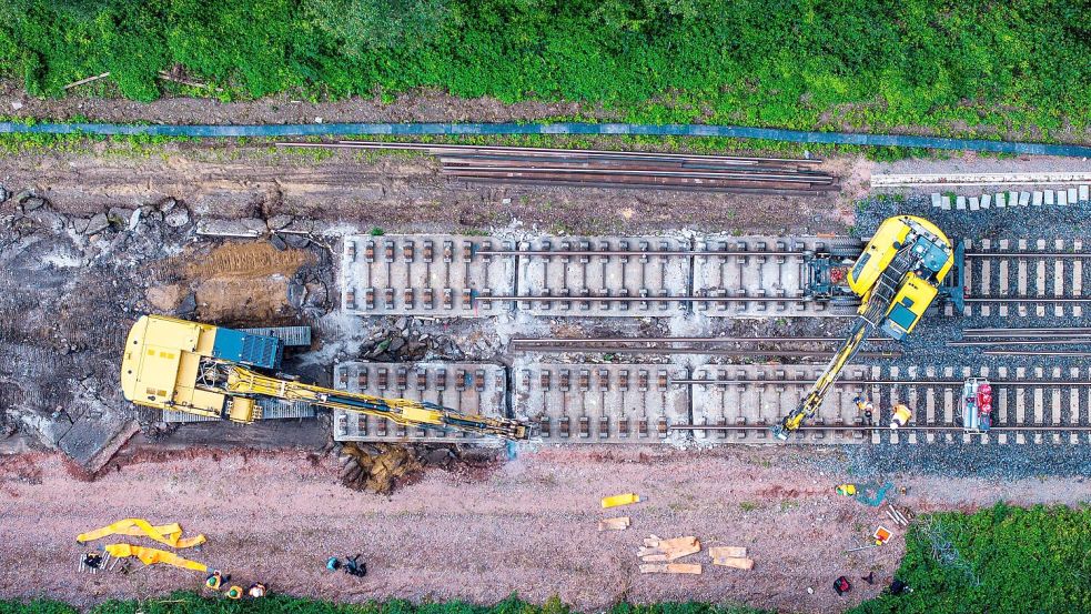 Pendler müssen weiter Geduld beweisen: Die Sanierung der Strecke Hamburg-Berlin verzögert sich. (Archivbild) Foto: Jens Büttner