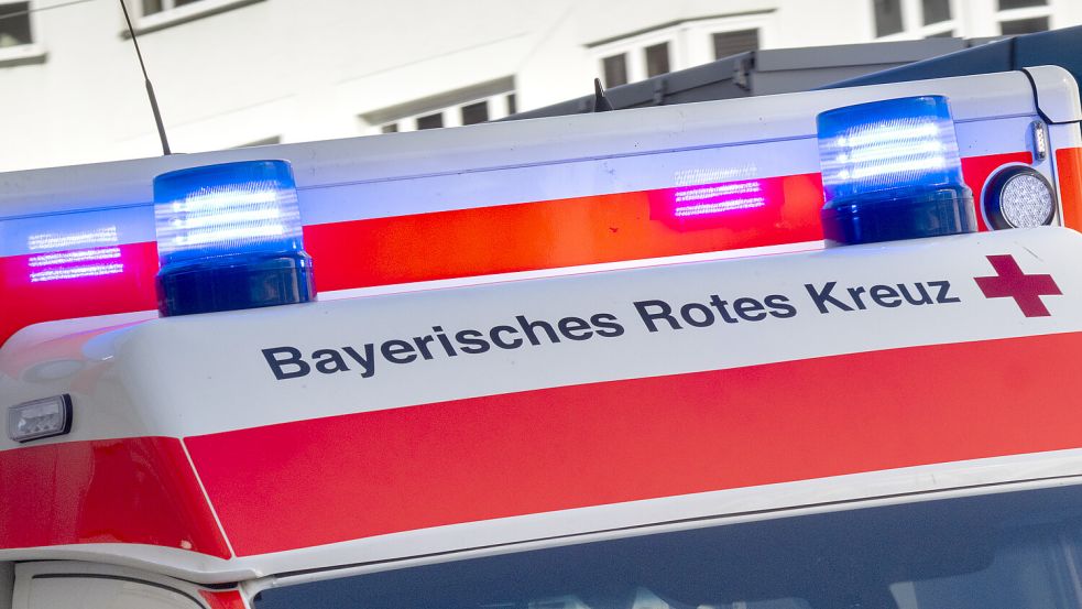 Der Junge wollte eine Straße überqueren, ein LKW-Fahrer übersah ihn. Foto: picture alliance/dpa/Peter Kneffel