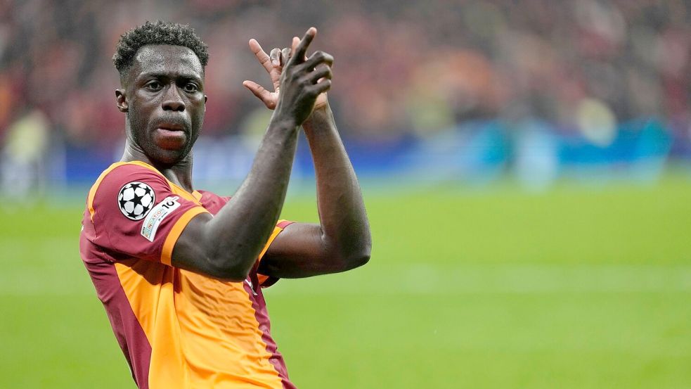 Davinson Sanchez brachte Galatasaray in der zweiten Halbzeit gegen Juventus Turin entscheidend in Führung. Foto: Khalil Hamra/AP/dpa