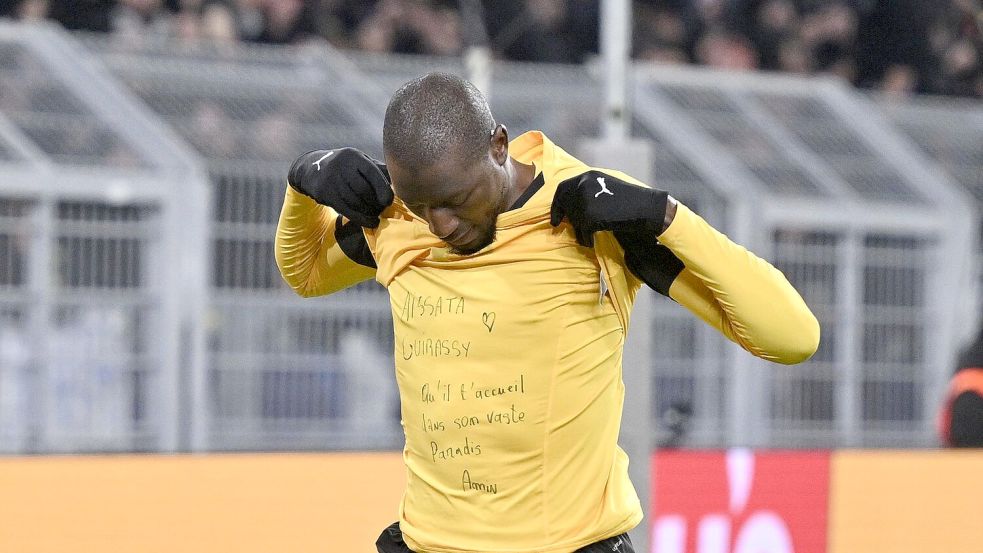 Zeigte nach seinem Tor eine emotionale Botschaft: Serhou Guirassy. Foto: Bernd Thissen