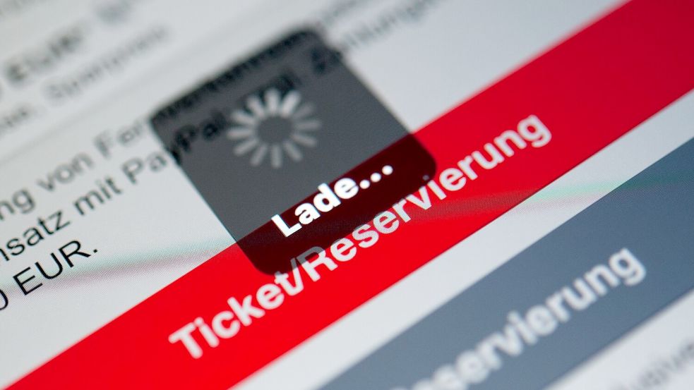 Die Bahn kämpft wieder mit einer IT-Störung. (Symbolbild) Foto: Sebastian Gollnow/dpa