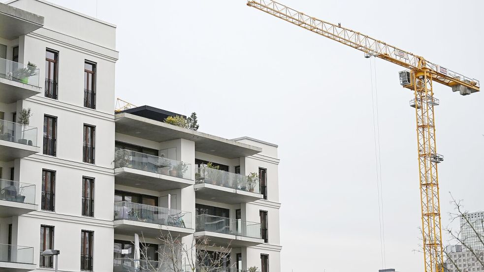 Die Zahl der gemeldeten Baugenehmigungen ist ein wichtiger Frühindikator für die zukünftige Bauaktivität: Was nicht genehmigt wird, kann später auch nicht gebaut werden. (Symbolbild) Foto: Michael Brandt