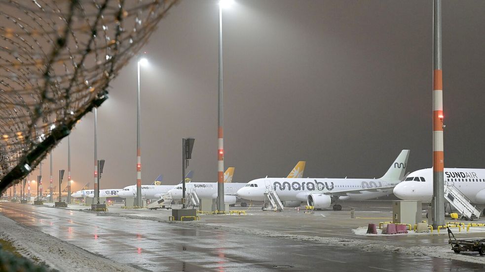 Mit geringeren Steuern und Gebühren könnte sich das Flugangebot vergrößern. (Symbolbild) Foto: Michael Bahlo