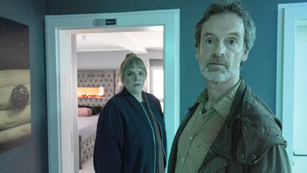Noch ermitteln sie vereint - Peter Faber (Jörg Hartmann) und Rosa Herzog (Stefanie Reinsperger) im neuen Dortmunder „Tatort: Schmerz“ (Sonntag, 22.2., 20.15 Uhr im Ersten und in der ARD Mediathek). Foto: © WDR/Thomas Kost