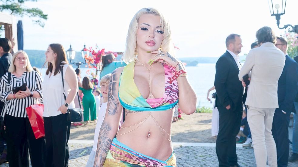 Über die Strafe für Rapperin Katja Krasavice sollte eigentlich öffentlich verhandelt werden - nun wurde der Termin aufgehoben. (Archivbild) Foto: Annette Riedl