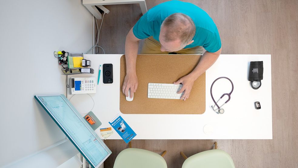 Die elektronische Patientenakte sollte das Gesundheitssystem bürokratisch entlasten – nach einem knappen Jahr zeigen sich die Mediziner ernüchtert. Foto: dpa/Sebastian Kahnert