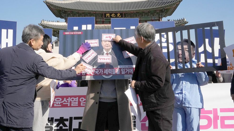 Andere Demonstranten forderten die Todesstrafe für den Ex-Präsidenten. Foto: Ahn Young-joon/AP/dpa