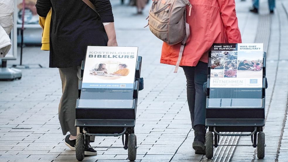 Die Zeugen Jehovas zählen in Deutschland rund 176.000 Mitglieder. Foto: IMAGO / Michael Gstettenbauer