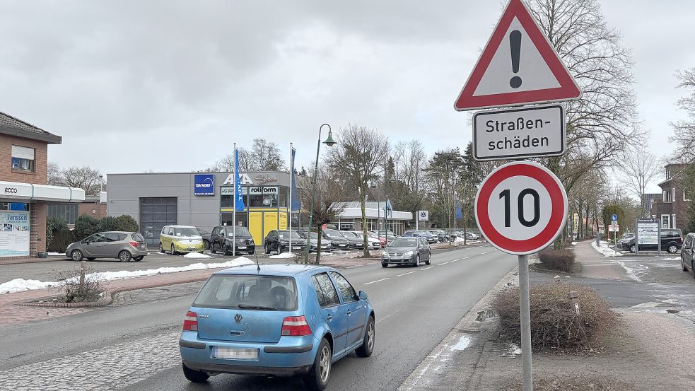 Auf diesem Abschnitt der Ostertorstraße in Remels gilt jetzt ein Limit von 10 km/h. Foto: Lars Löschen/Archiv
