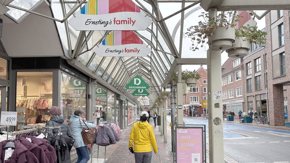 Die Glas-Arkaden gibt es seit 1989. Wegen des Umbaus der Neutorstraße rückten sie wieder in den Fokus. Neubau oder Abriss? Foto: Mona Hanssen/Archiv